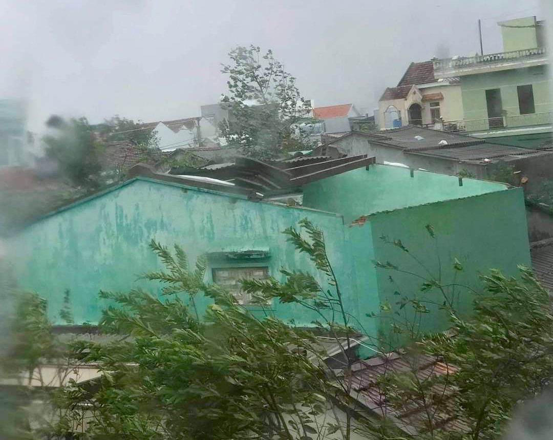 Nhà dân ở tỉnh Quảng Ngãi bị hư hại do bão. Ảnh: Báo Kinh tế&Đô thị