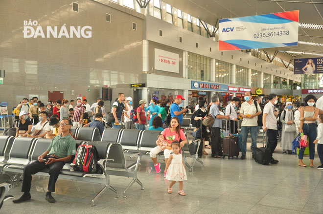 Sân bay quốc tế Đà Nẵng đã hoạt động trở lại từ 21 giờ ngày 28-10. Ảnh: THÀNH LÂN 