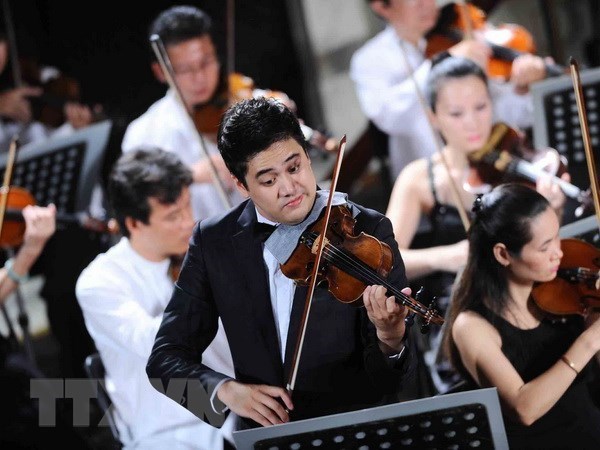 Vietnam’s leading violinist Bui Cong Duy (Photo: VNA)