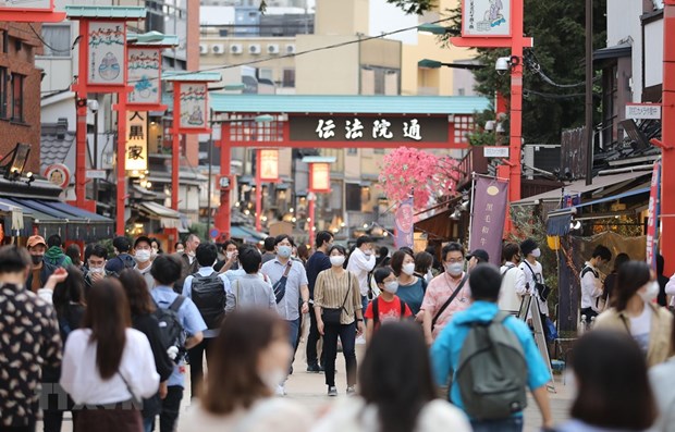 People wear face masks to prevent coronavirus in Asakusa, Tokyo (Source: VNA)