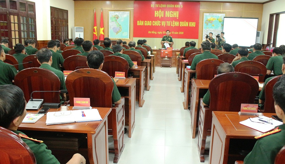 Thượng tướng Phan Văn Giang chủ trì Hội nghị bàn giao chức vụ Tư lệnh Quân khu 5.