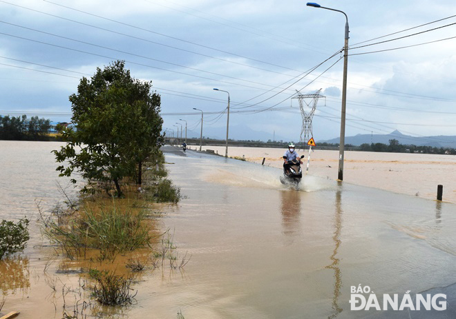 Một số xã của huyện Hòa Vang và vùng ven sông quận Cẩm Lệ ngập lụt