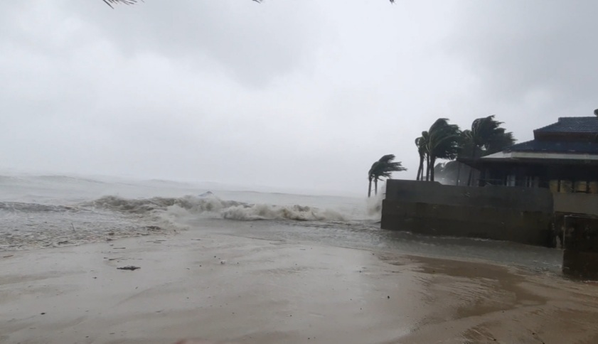Vùng ven bờ, nước biển dâng cao 0,8m do bão số 13