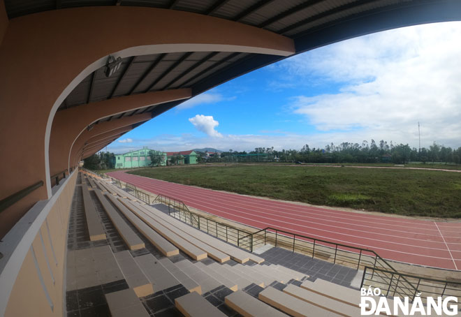 Khắc phục hư hại tại sân vận động Trung tâm Văn hóa, Thông tin và Thể thao huyện Hòa Vang