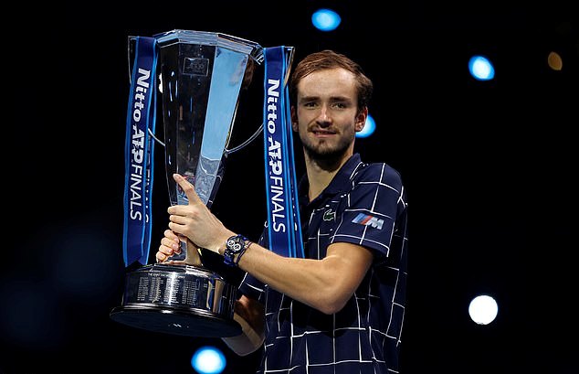 Ngược dòng kịch tính trước Thiem, Medvedev vô địch ATP Finals 2020