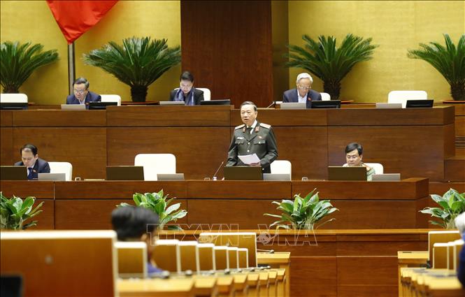 Bộ trưởng Bộ Công an Tô Lâm báo cáo, làm rõ một số vấn đề đại biểu Quốc hội nêu, sáng 21-10-2020. Ảnh: Doãn Tấn/TTXVN