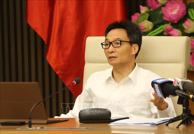 Phó Thủ tướng Vũ Đức Đam chủ trì cuộc họp chiều 2/11. Ảnh: Dương Giang/TTXVN
