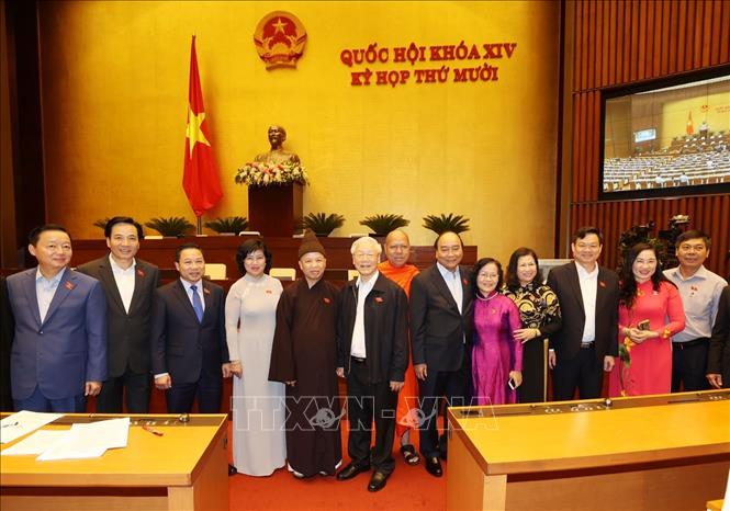 Tổng Bí thư, Chủ tịch nước Nguyễn Phú Trọng, Thủ tướng Chính phủ Nguyễn Xuân Phúc với các đại biểu dự kỳ họp.
