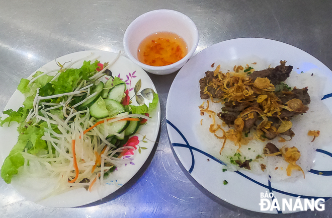  ‘Banh hoi’ (flat rice vermicelli) highly recommended at 63 Huynh Thuc Khang