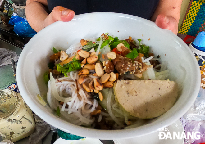 A bowl of rustic yet attractive vegetarian vermicelli