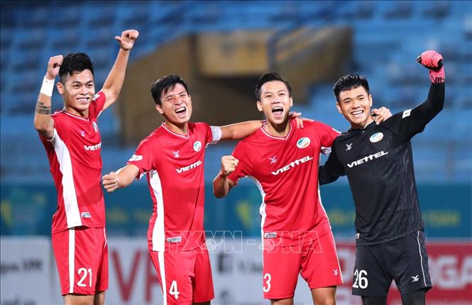 Niềm vui của các cầu thủ Viettel sau khi giành được 3 điểm ở trận đấu quan trước đội Than Quảng Ninh. Ảnh: Thành Đạt/TTXVN