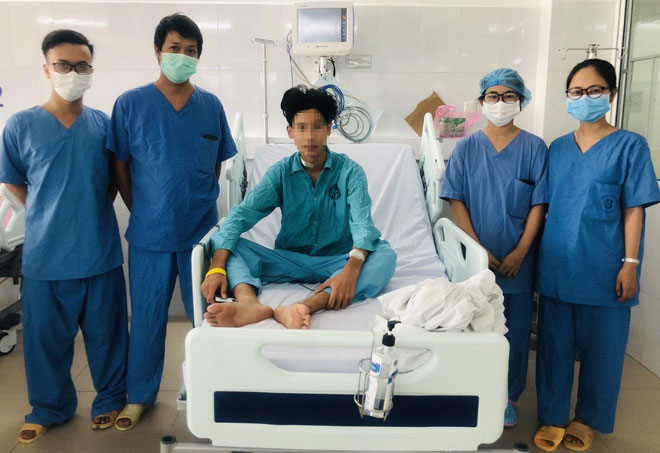 Bệnh nhân N.Đ.T.H. được e-kip bác sĩ Bệnh viện Đà Nẵng cứu sống bằng kỹ thuật hạ thân nhiệt, sau khi đã ngưng tim, ngưng thở hoàn toàn. Ảnh: PHAN CHUNG