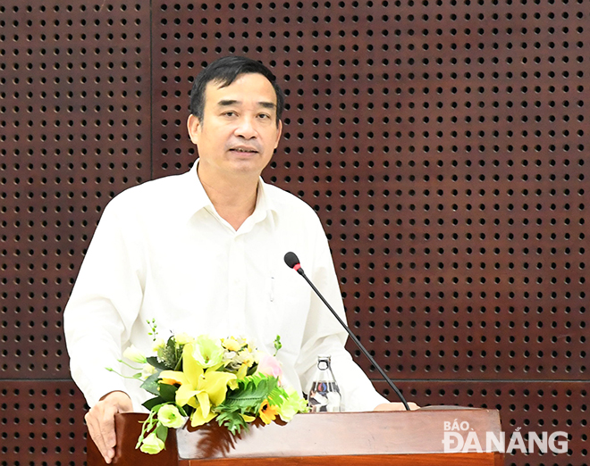 Phó Chủ tịch Thường trực UBND, Chủ tịch Hội đồng phối hợp phổ biến giáo dục pháp luật thành phố Lê Trung Chinh phát biểu tại hội nghị. Ảnh: ĐẶNG NỞ