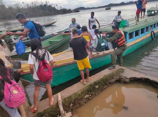 Thousands of Filipinos evacuated ahead of storm Vamco (Source: Reuters)