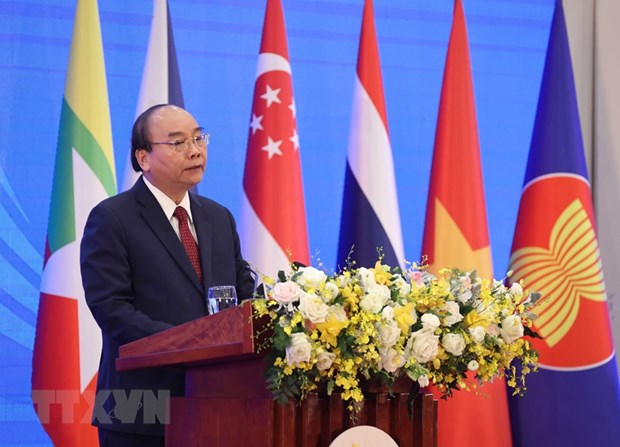 Prime Minister Nguyen Xuan Phuc speaks at the opening session of the 37th ASEAN Summit (Photo: VNA)