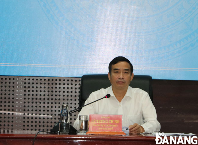 Phó Chủ tịch Thường trực UBND thành phố Lê Trung Chinh phát biểu khai mạc hội nghị. Ảnh: TRỌNG HÙNG