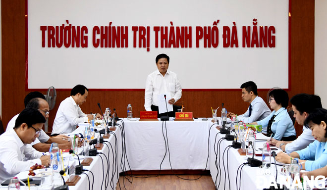 Phó Bí thư Thường trực Thành ủy Lương Nguyễn Minh Triết (giữa) phát biểu kết luận cuộc họp. 					Ảnh: ĐẶNG NỞ