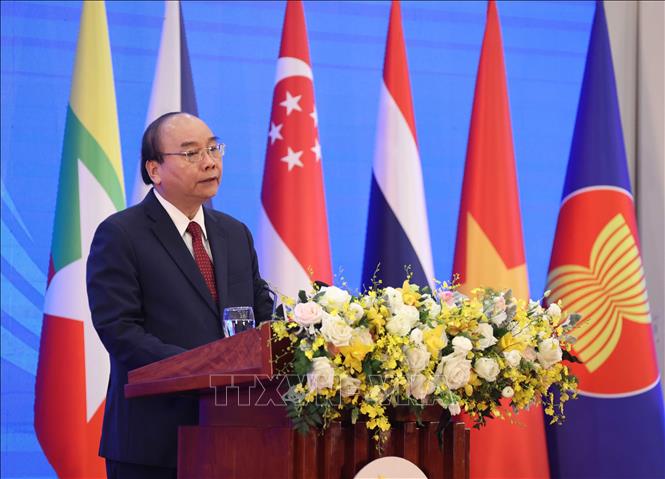 Thủ tướng Nguyễn Xuân Phúc phát biểu khai mạc Hội nghị Cấp cao ASEAN lần thứ 37, sáng 12/11. Ảnh: Thống Nhất/TTXVN