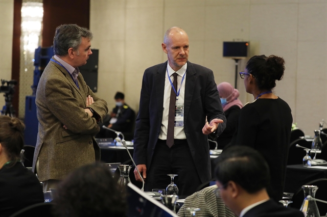 Foreign experts and scholars exchange views on the sidelines of the conference. —VNA/VNS Lâm Khánh