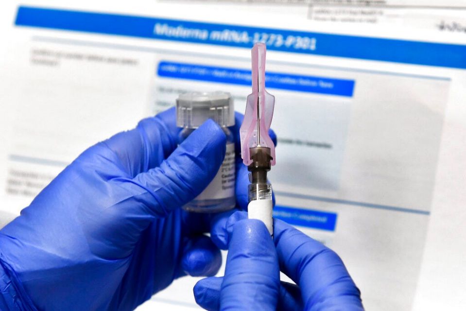 Vắc-xin ngừa Covid-19 của hãng Moderna. Ảnh: AP