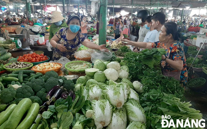 Picture taken at the Lien Chieu District-based Hoa Khanh Market on Monday morning