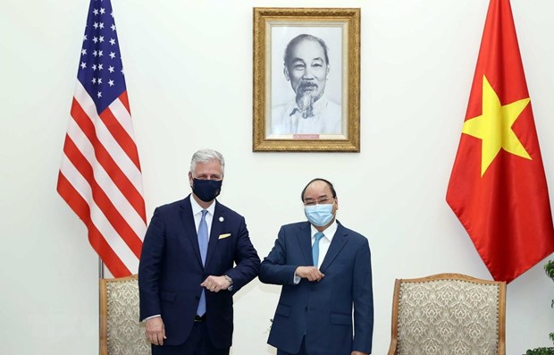 Prime Minister Nguyen Xuan Phuc (right) and US National Security Advisor Robert O'Brien (Photo: VNA)