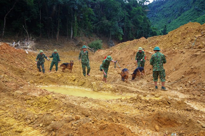 Tiếp tục triển khai tìm kiếm người mất tích.