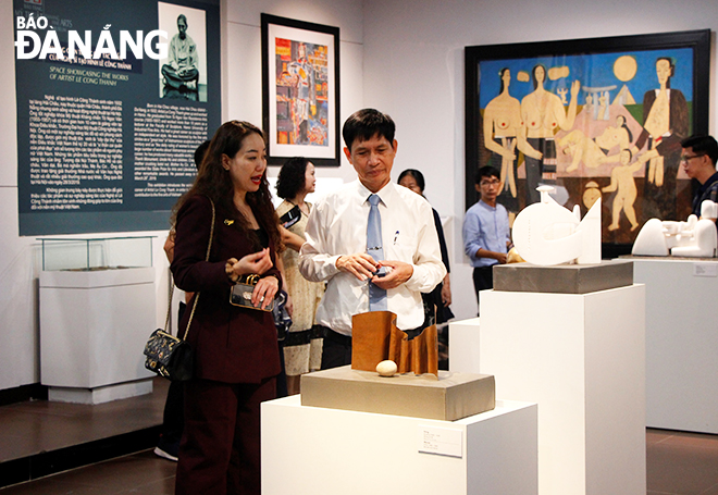 A glance into arts works created by late painter and sculptor Le Cong Thanh at the Da Nang Museum of Fine Arts