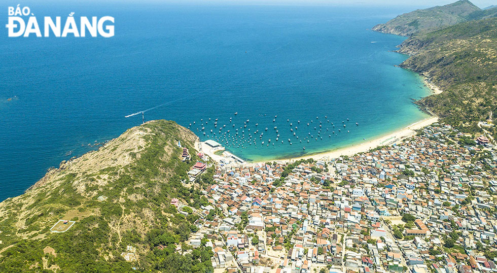 Nhon Ly fishing village’s topography is bordered on one side by the sea and on three sides by mountains and hills.