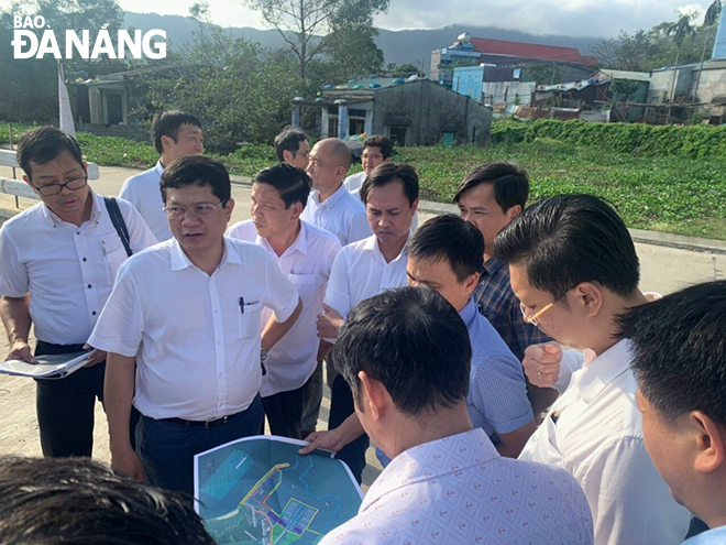 The Japanese guests conducting a survey at the construction site of the new Lien Chieu Port