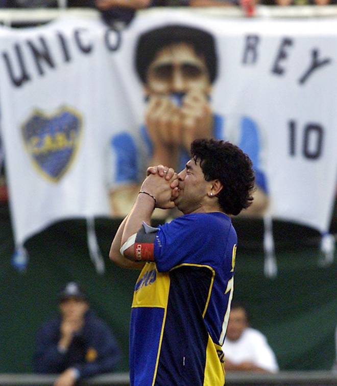 Huyền thoại Diego Armando Maradona trong áo đấu Boca Juniors năm 2001. Ảnh: New York Times