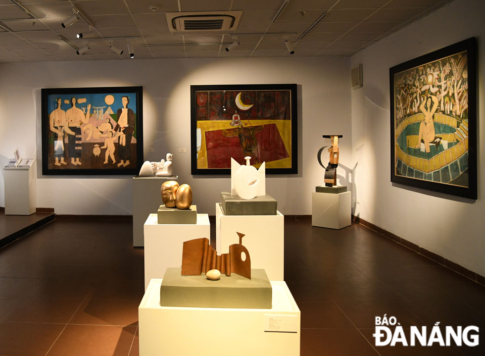 A corner of the exhibition space displaying arts works by the late artist Le Cong Thanh