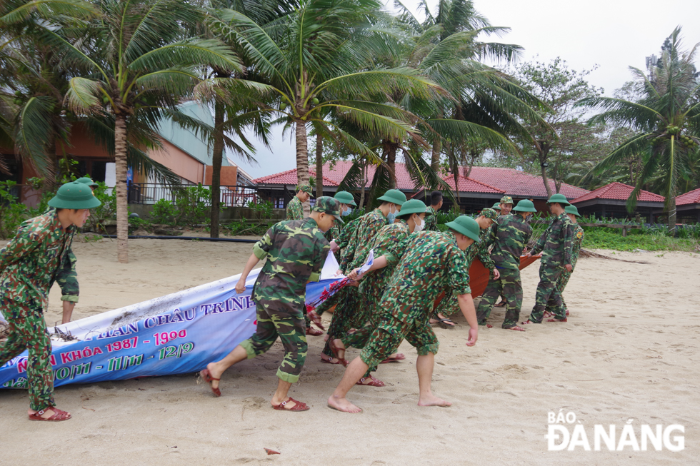 The cleanup operation aimed to ensure environmental sanitation at the Tien Sa Beach, as well as contribute to helping Da Nang realise its goal of becoming an environmentally-friendly city in the time to come