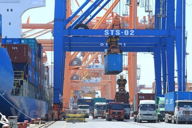 Viet Nam posts a trade surplus of 20.1 billion USD in the first 11 months of this year, the highest on record. (Photo: VNA)