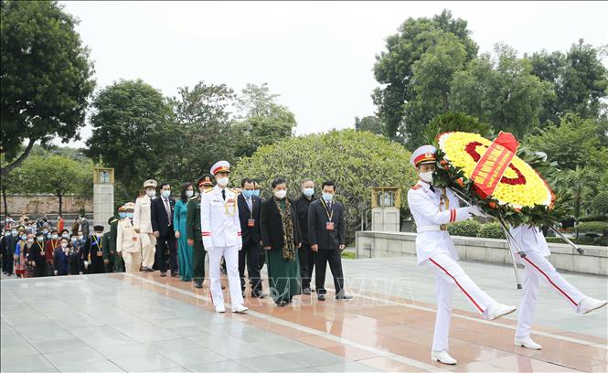 Đoàn đại biểu dự Đại hội các dân tộc thiểu số Việt Nam tưởng niệm các Anh hùng liệt sỹ