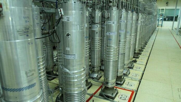 Iran tăng cường làm giàu uranium, ngừng hoạt động thanh sát hạt nhân