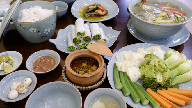 Thưởng thức ẩm thực Hà Nội tại Cơm nhà Vui