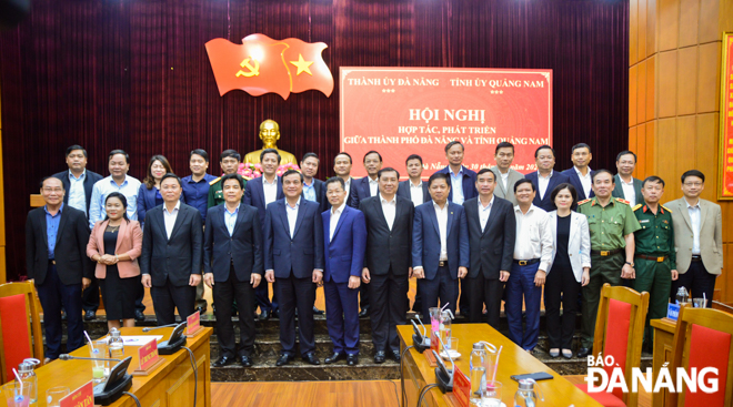  The Da Nang and Quang Nam leaders posing for a group photo