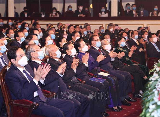 Chủ tịch Quốc hội Nguyễn Thị Kim Ngân cùng các đồng chí lãnh đạo, nguyên lãnh đạo Đảng và Nhà nước dự Lễ kỷ niệm. Ảnh: TTXVN
