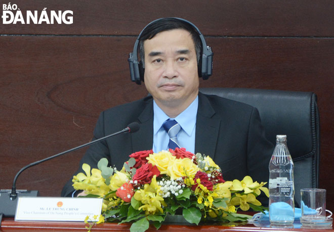 Phó Bí thư Thành ủy, Phó Chủ tịch Thường trực UBND thành phố Lê Trung Chinh phát biểu tại buổi họp trực tuyến.  Ảnh: NGỌC PHÚ	