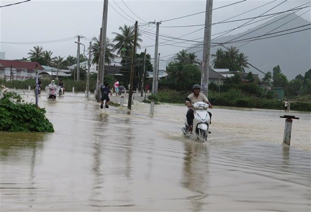 Torrential rains inundate a section of a local road in the coastal central province of Khánh Hòa. —VNA/VNS Photo Phan Sáu