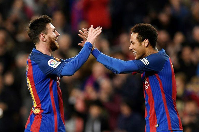 Neymar (phải) sẽ tái hợp với người đồng đội tâm đắc Messi vào mùa bóng tới?  Ảnh: AFP