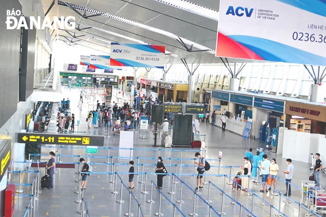 A series of strict coronavirus prevention and control measures have been put in place at the Da Nang airport over recent times.