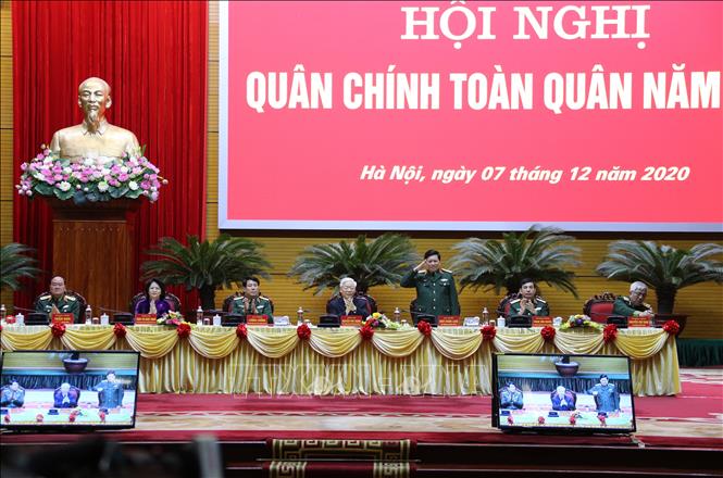 Đại tướng Ngô Xuân Lịch, Uỷ viên Bộ Chính trị, Phó Bí thư Quân uỷ Trung ương điều hành hội nghị. Ảnh: TTXVN