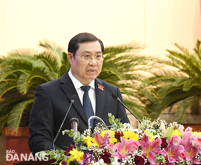 Chủ tịch UBND thành phố Huỳnh Đức Thơ phát biểu tại kỳ họp. Ảnh: ĐẶNG NỞ