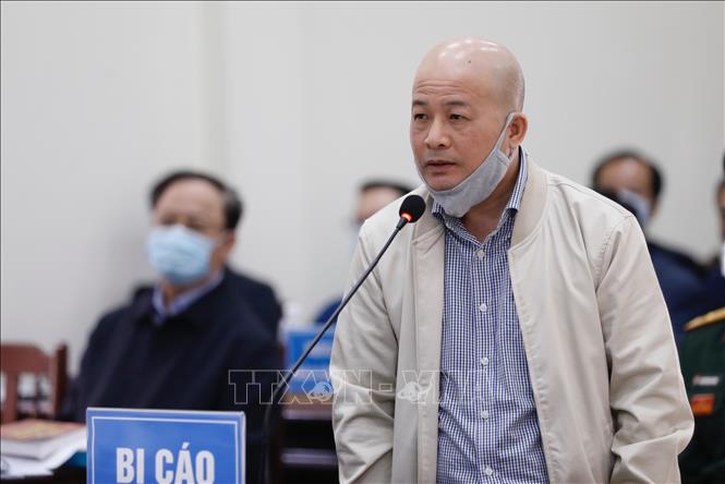 Đinh Ngọc Hệ (cựu Phó Tổng Giám đốc Tổng Công ty Thái Sơn) khai báo trước Hội đồng xét xử. Ảnh: Dương Giang/TTXVN