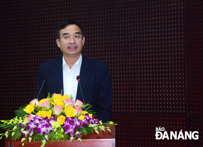 Chủ tịch UBND thành phố Lê Trung Chinh phát biểu chỉ đạo tại hội nghị. Ảnh: TRỌNG HUY