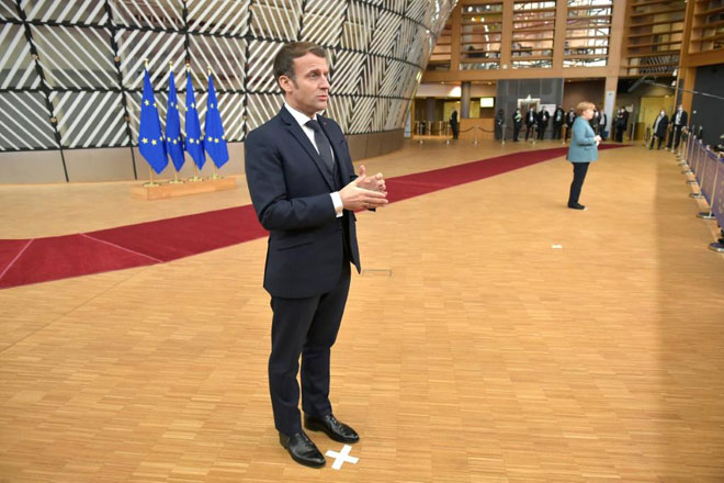 Tại hội nghị thượng đỉnh EU ở Brussels, Tổng thống Pháp Emmanuel Macron cam kết hành động theo mục tiêu mới của khối để chống lại biến đổi khí hậu. Ảnh: IBT