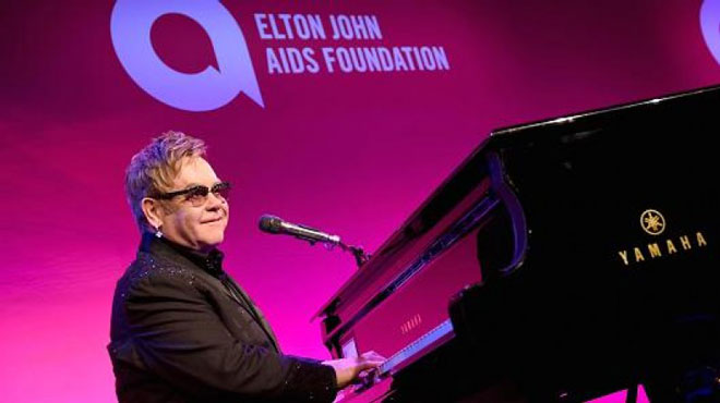 Nam danh ca Elton John khẳng định sẽ trung thành với cuộc chiến phòng ngừa lây nhiễm HIV. Ảnh: CNBC