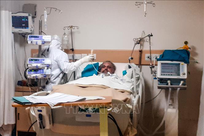  Bệnh nhân Covid-19 được điều trị tại bệnh viện ở New Delhi, Ấn Độ. Ảnh: AFP/ TTXVN